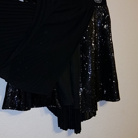 NEW, Kiwi Tucker skirt - Picture 3 of 8